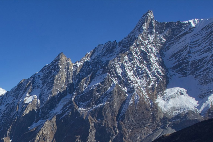 Manaslu Circuit Trek 15 Days & 14 Nights